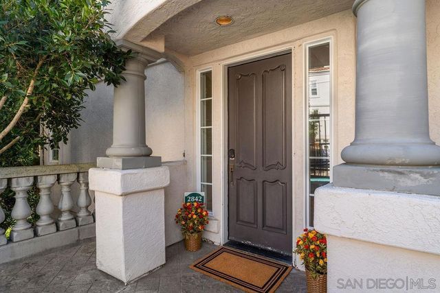 2842 Torrey Pines Rd, La Jolla, CA 92037