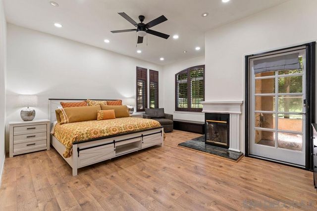 2842 Torrey Pines Rd, La Jolla, CA 92037