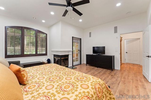 2842 Torrey Pines Rd, La Jolla, CA 92037