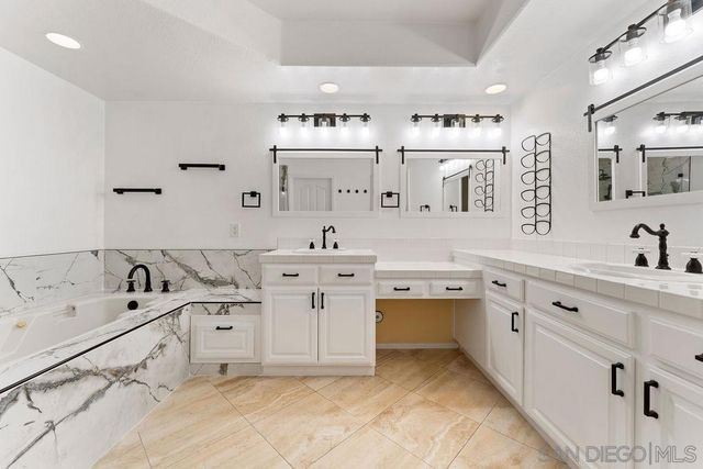 2842 Torrey Pines Rd, La Jolla, CA 92037