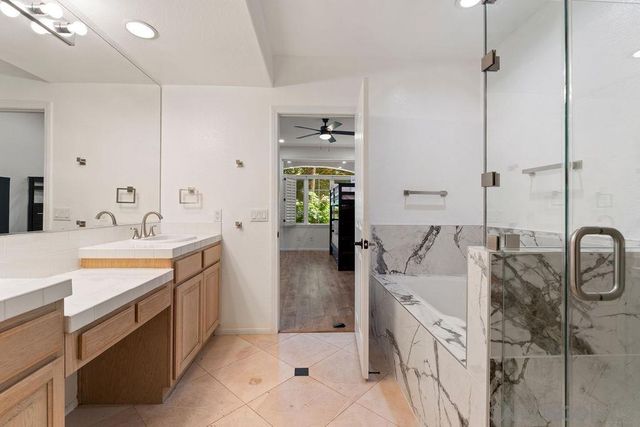 2842 Torrey Pines Rd, La Jolla, CA 92037