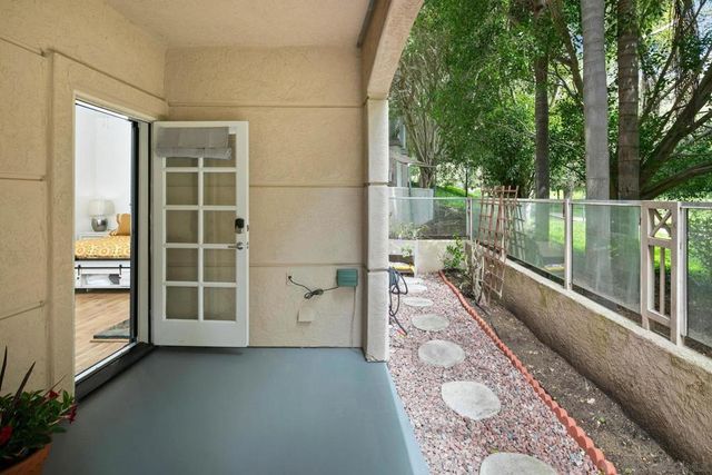 2842 Torrey Pines Rd, La Jolla, CA 92037