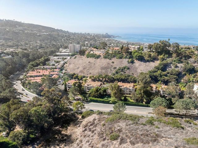 2842 Torrey Pines Rd, La Jolla, CA 92037