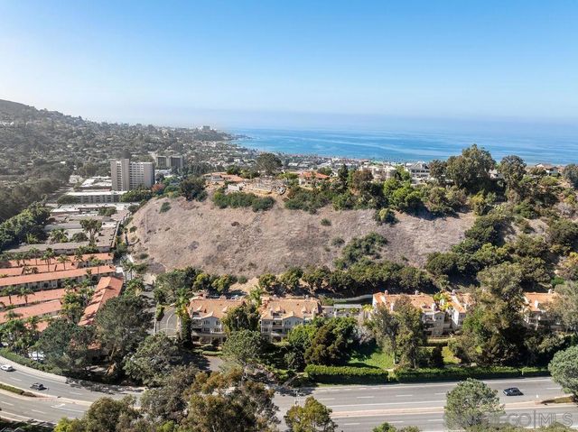 2842 Torrey Pines Rd, La Jolla, CA 92037