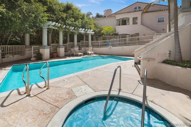 2842 Torrey Pines Rd, La Jolla, CA 92037