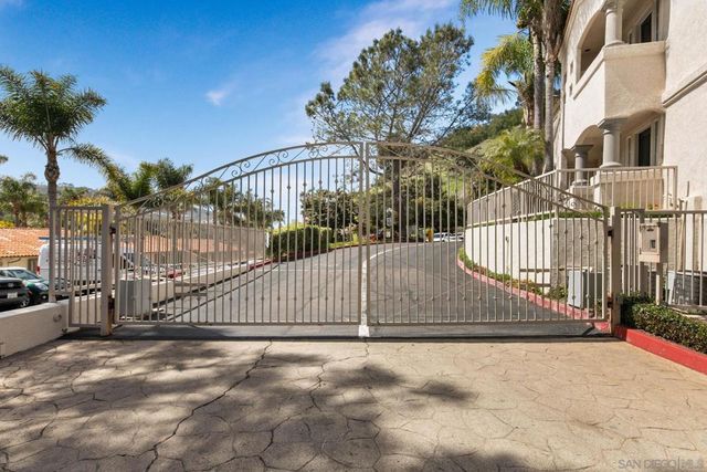 2842 Torrey Pines Rd, La Jolla, CA 92037