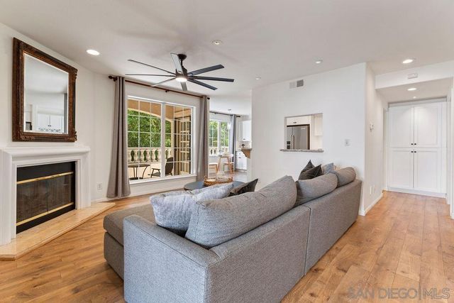 2842 Torrey Pines Rd, La Jolla, CA 92037