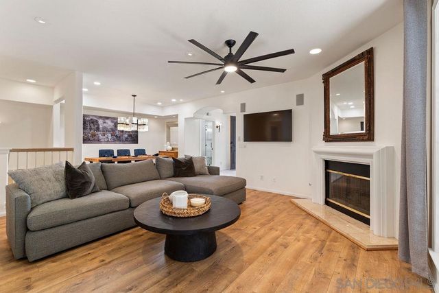 2842 Torrey Pines Rd, La Jolla, CA 92037