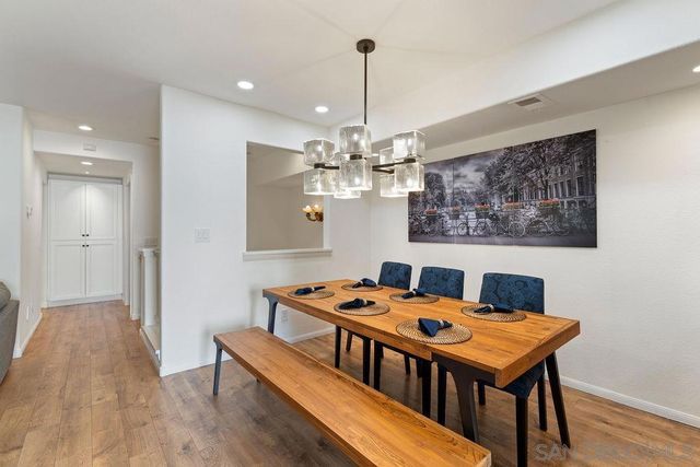 2842 Torrey Pines Rd, La Jolla, CA 92037