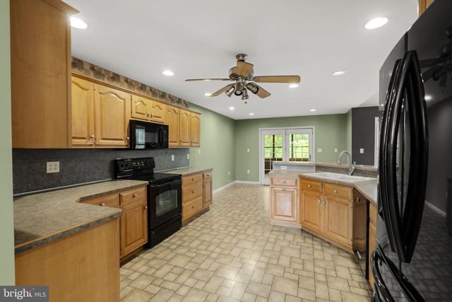 331 BRUNNERS GROVE RD, Reinholds, PA 17569