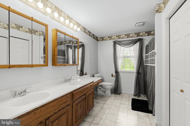 331 BRUNNERS GROVE RD, Reinholds, PA 17569