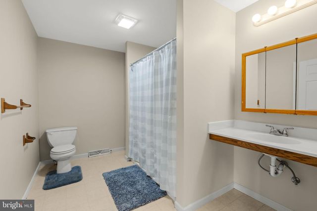331 BRUNNERS GROVE RD, Reinholds, PA 17569