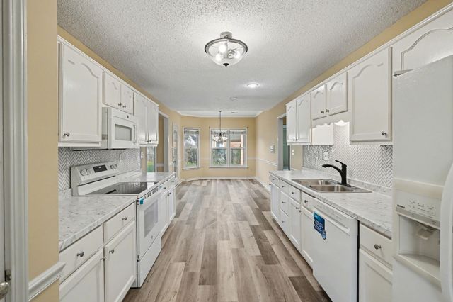 8726 MEADOW GREEN DR, Memphis, TN 38016