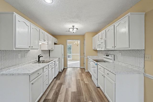 8726 MEADOW GREEN DR, Memphis, TN 38016