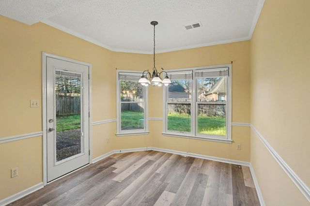 8726 MEADOW GREEN DR, Memphis, TN 38016