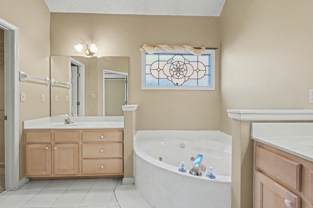 8726 MEADOW GREEN DR, Memphis, TN 38016