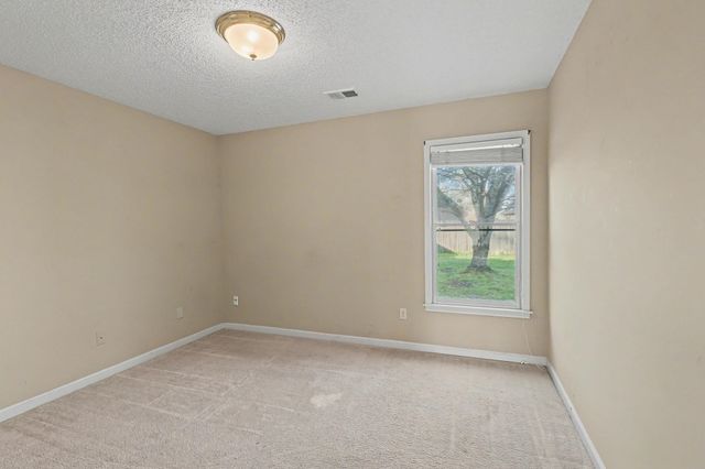 8726 MEADOW GREEN DR, Memphis, TN 38016