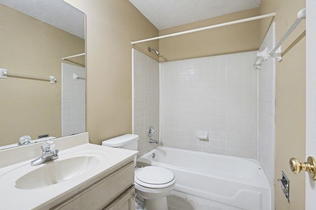 8726 MEADOW GREEN DR, Memphis, TN 38016