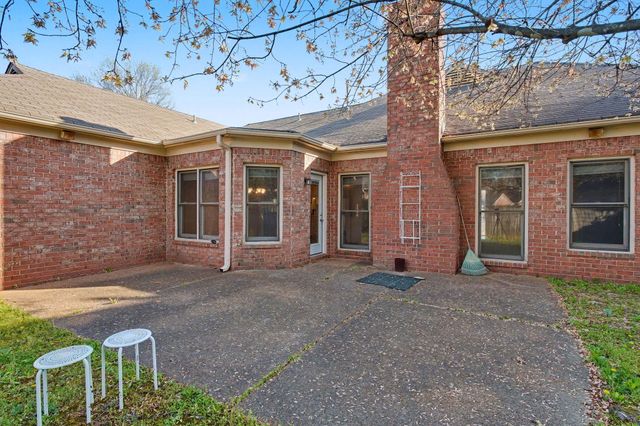 8726 MEADOW GREEN DR, Memphis, TN 38016