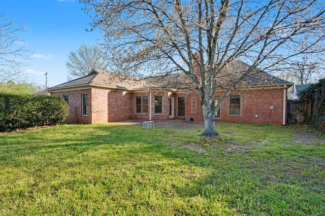 8726 MEADOW GREEN DR, Memphis, TN 38016