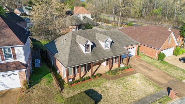 8726 MEADOW GREEN DR, Memphis, TN 38016