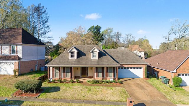 8726 MEADOW GREEN DR, Memphis, TN 38016