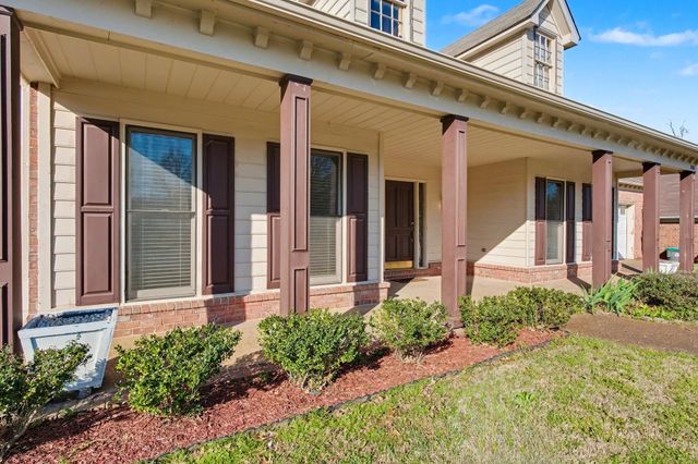 8726 MEADOW GREEN DR, Memphis, TN 38016