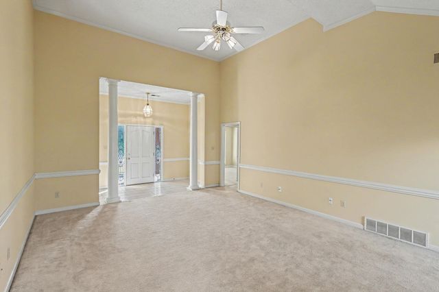 8726 MEADOW GREEN DR, Memphis, TN 38016