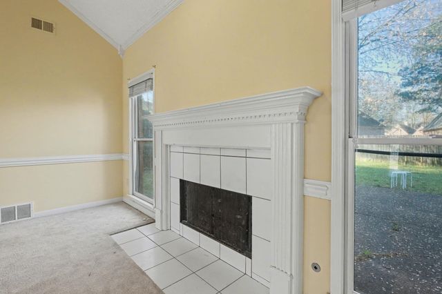 8726 MEADOW GREEN DR, Memphis, TN 38016