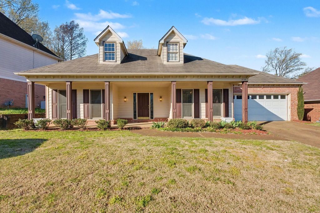 8726 MEADOW GREEN DR, Memphis, TN 38016