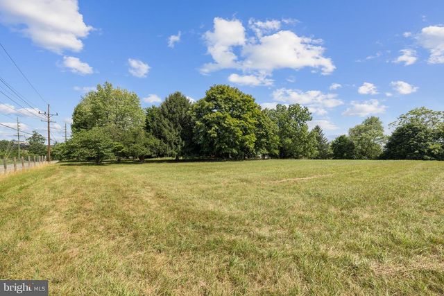418 CHARLES TOWN RD, Martinsburg, WV 25405