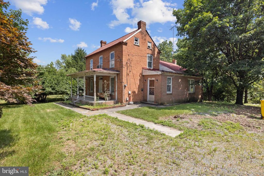 418 CHARLES TOWN RD, Martinsburg, WV 25405