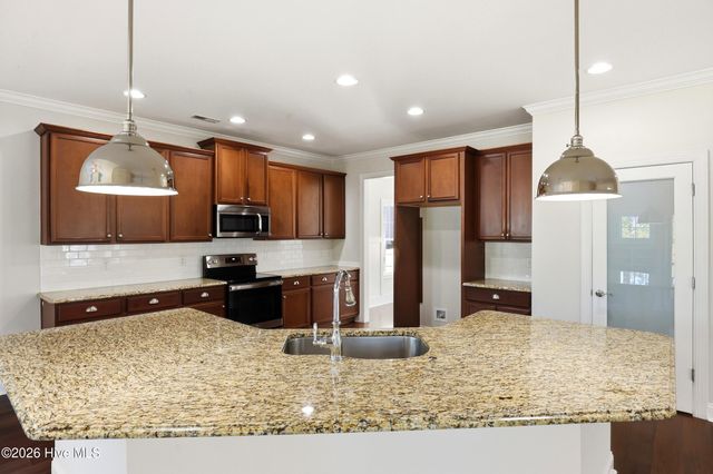 90 W Bailey Lane, Hampstead, NC 28443