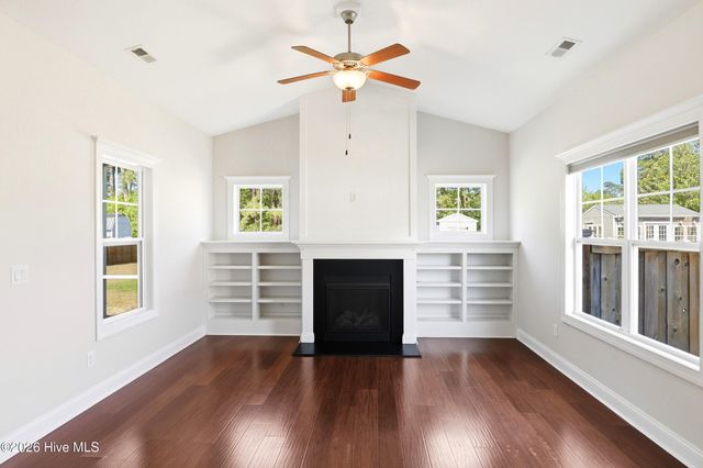 90 W Bailey Lane, Hampstead, NC 28443