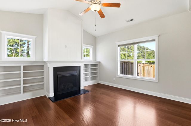 90 W Bailey Lane, Hampstead, NC 28443