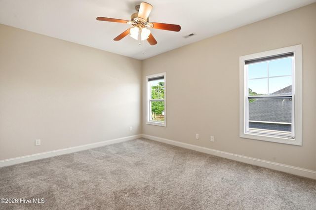 90 W Bailey Lane, Hampstead, NC 28443