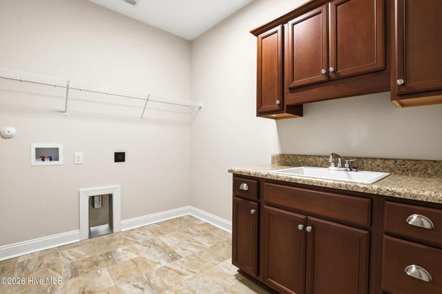 90 W Bailey Lane, Hampstead, NC 28443