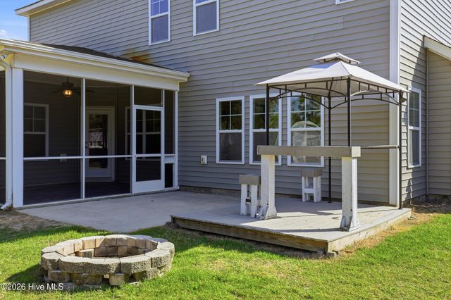 90 W Bailey Lane, Hampstead, NC 28443
