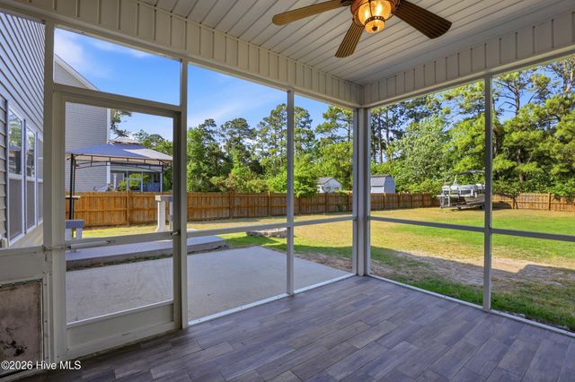 90 W Bailey Lane, Hampstead, NC 28443