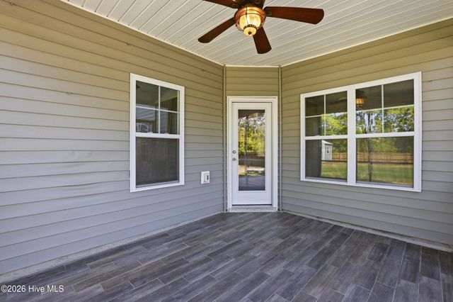 90 W Bailey Lane, Hampstead, NC 28443