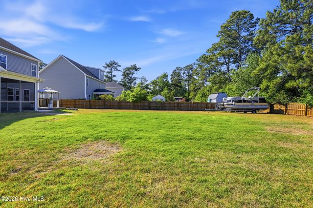 90 W Bailey Lane, Hampstead, NC 28443