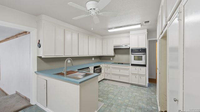 1248 Edwards, New Braunfels, TX 78132