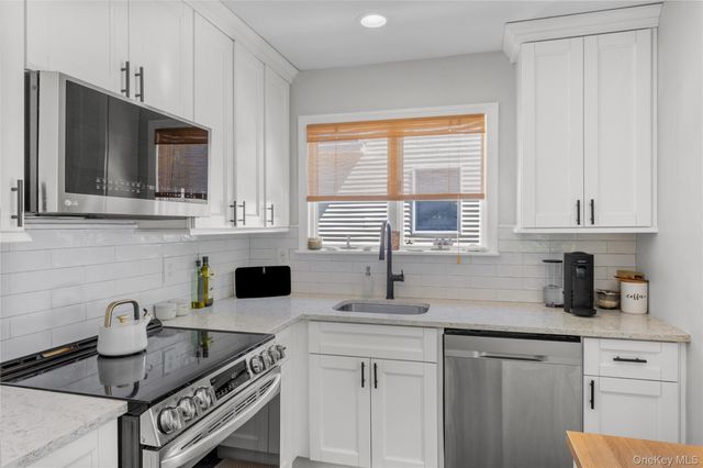 18 N Hampton Avenue, Miller Place, NY 11764