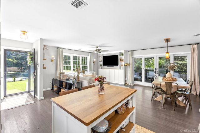 18 N Hampton Avenue, Miller Place, NY 11764