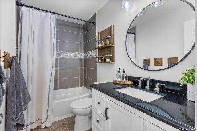 18 N Hampton Avenue, Miller Place, NY 11764