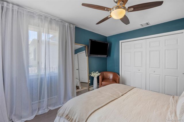 18 N Hampton Avenue, Miller Place, NY 11764