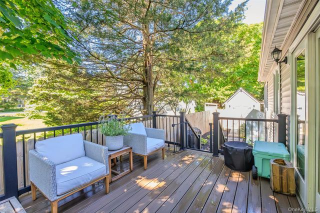 18 N Hampton Avenue, Miller Place, NY 11764
