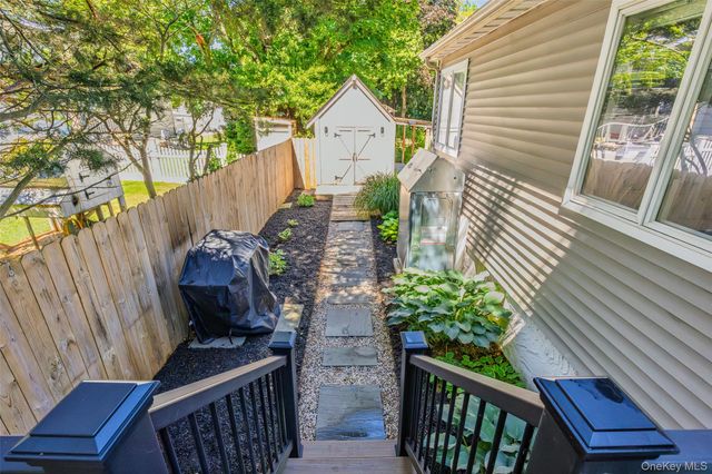 18 N Hampton Avenue, Miller Place, NY 11764