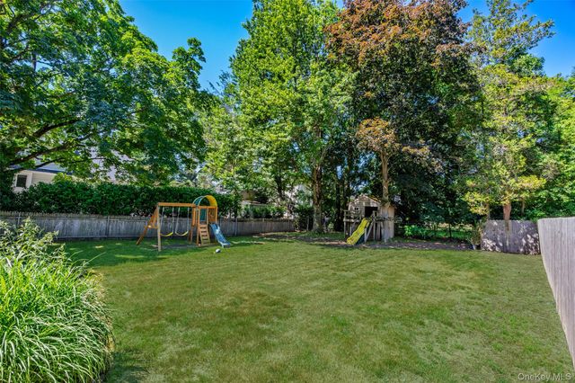 18 N Hampton Avenue, Miller Place, NY 11764