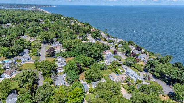 18 N Hampton Avenue, Miller Place, NY 11764